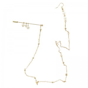 Kolczyki dołączone do broszki