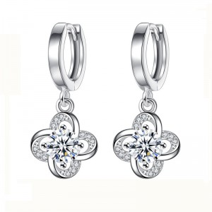 Kolczyki czterolistnych koniczyny